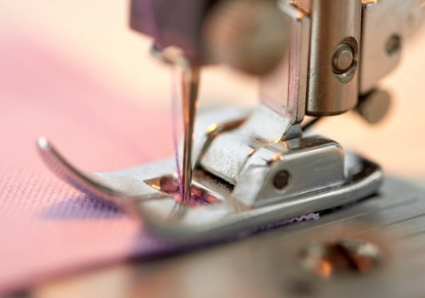 お一つお一つ、お客様にピッタリ合うように、お直しいたします